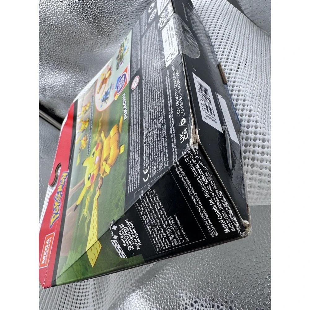 Mega Construx Pokemon Pikachu GMD31 211 PCS Complete Sealed Bags Damaged Box- B2